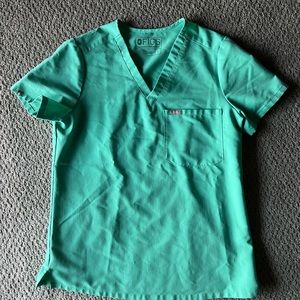 Figs surgical green Catarina one pocket scrub top